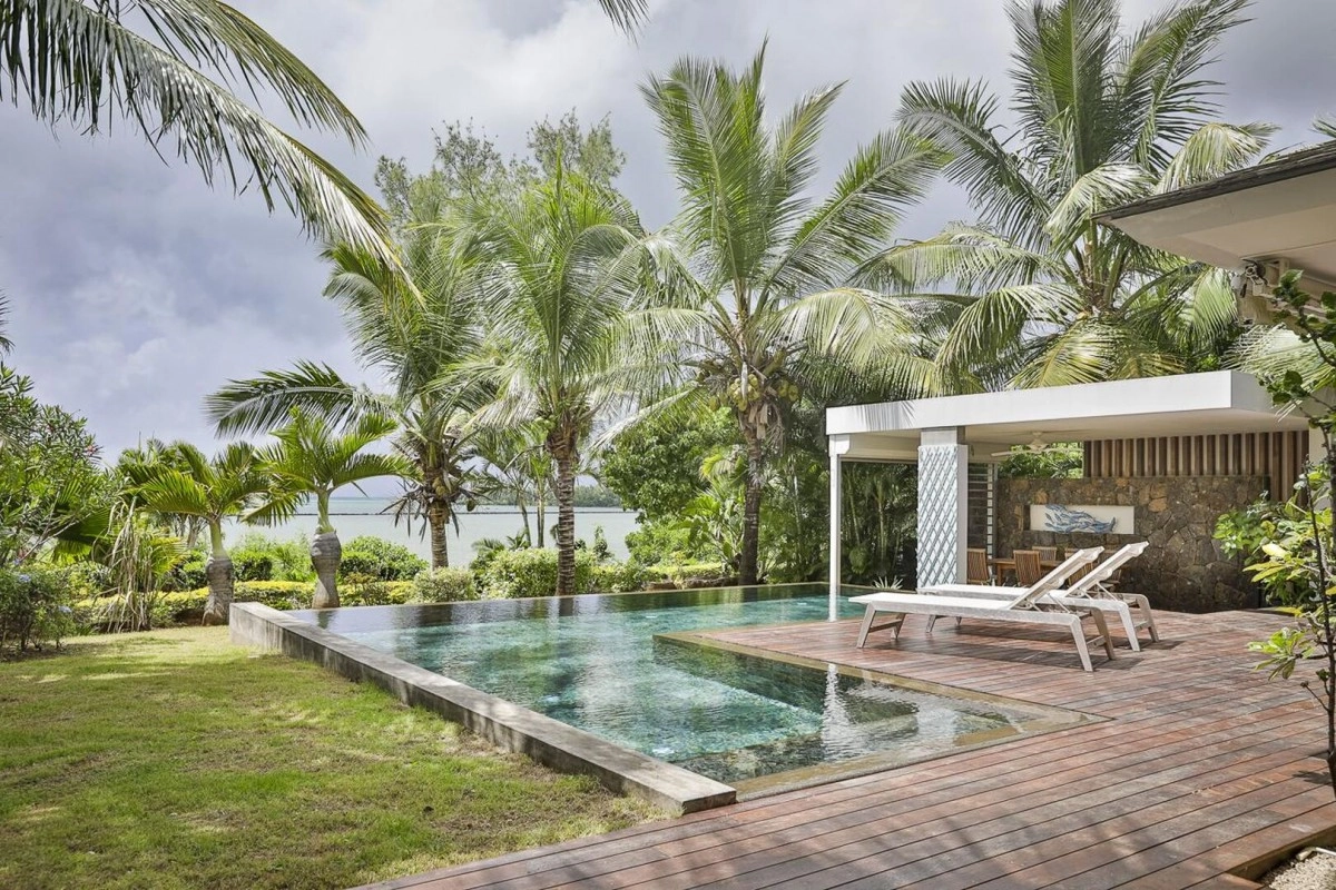 Villa en bord de mer avec piscine